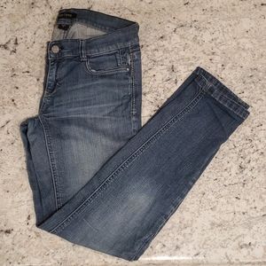 Size 0 low rise light to med wash skinny jean